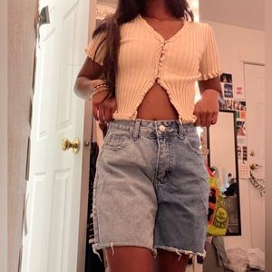 Darling yellow ribbed top!!